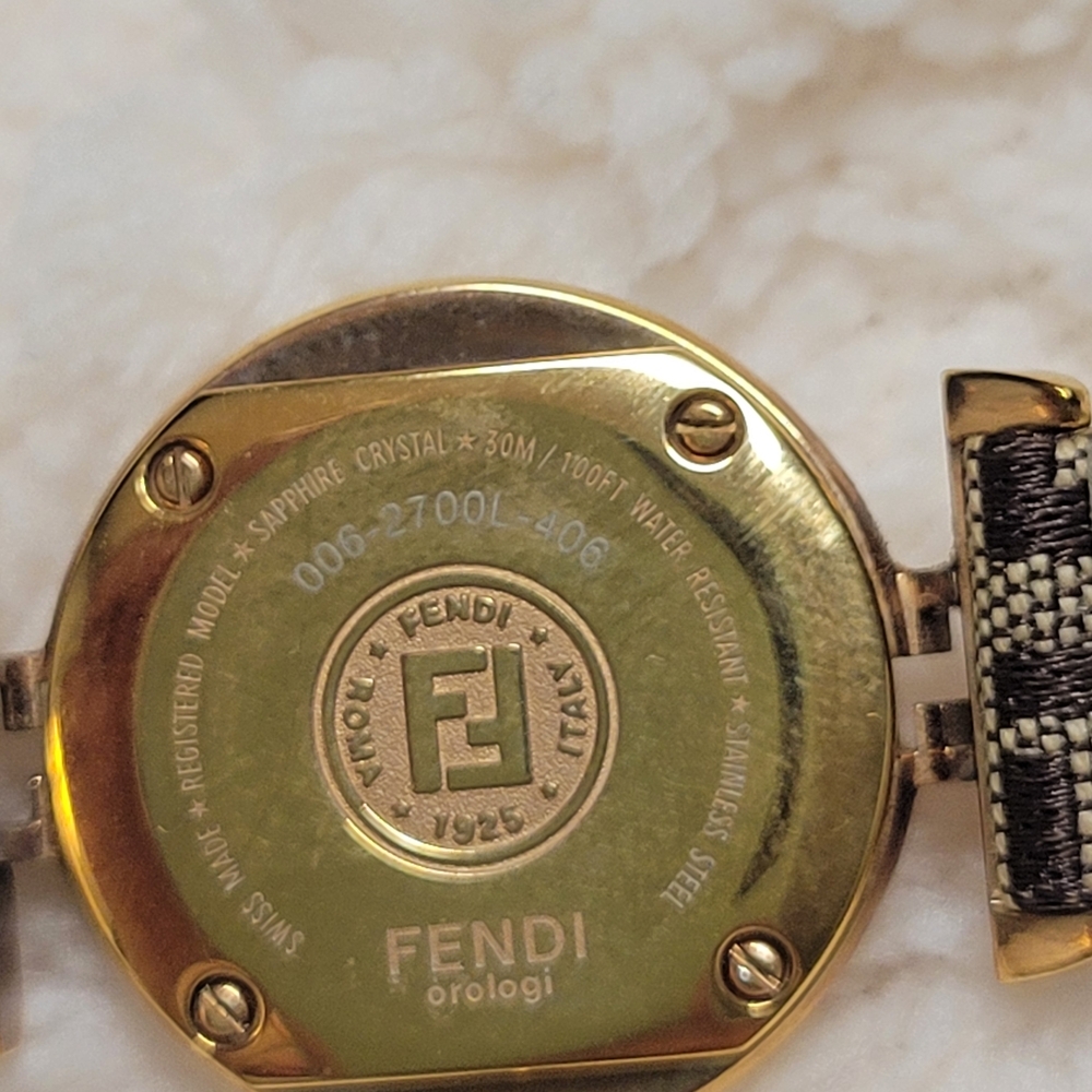 Fendi Orologi 2700L Leather Strap Watch - Picture 9 of 15